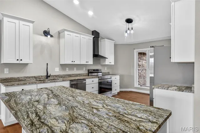 $549,000 | 6 Annie Lane, Farmington, MO 63640