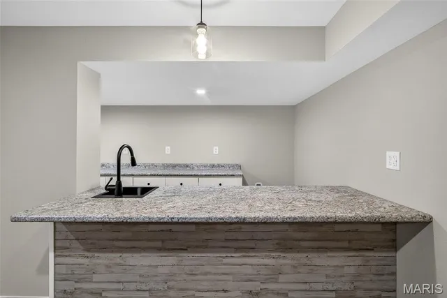 $549,000 | 6 Annie Lane, Farmington, MO 63640