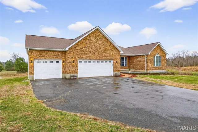 $549,000 | 6 Annie Lane, Farmington, MO 63640