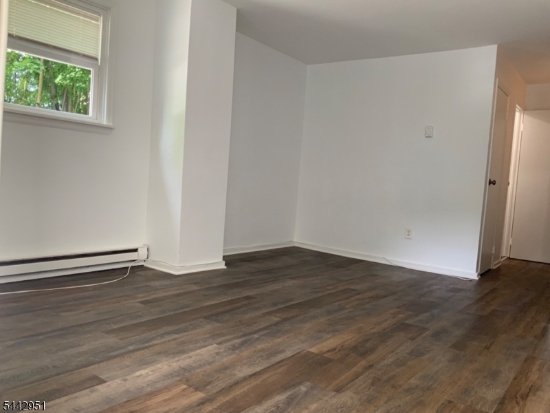 16 Wishing Well Road, Unit 1 Hamburg, NJ 07419 - Photo 4 of 25
