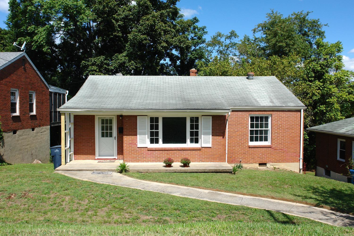 2419 Tillet Road SW Roanoke VA-large-001