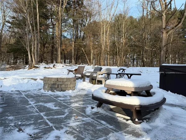 a view of house with a yard