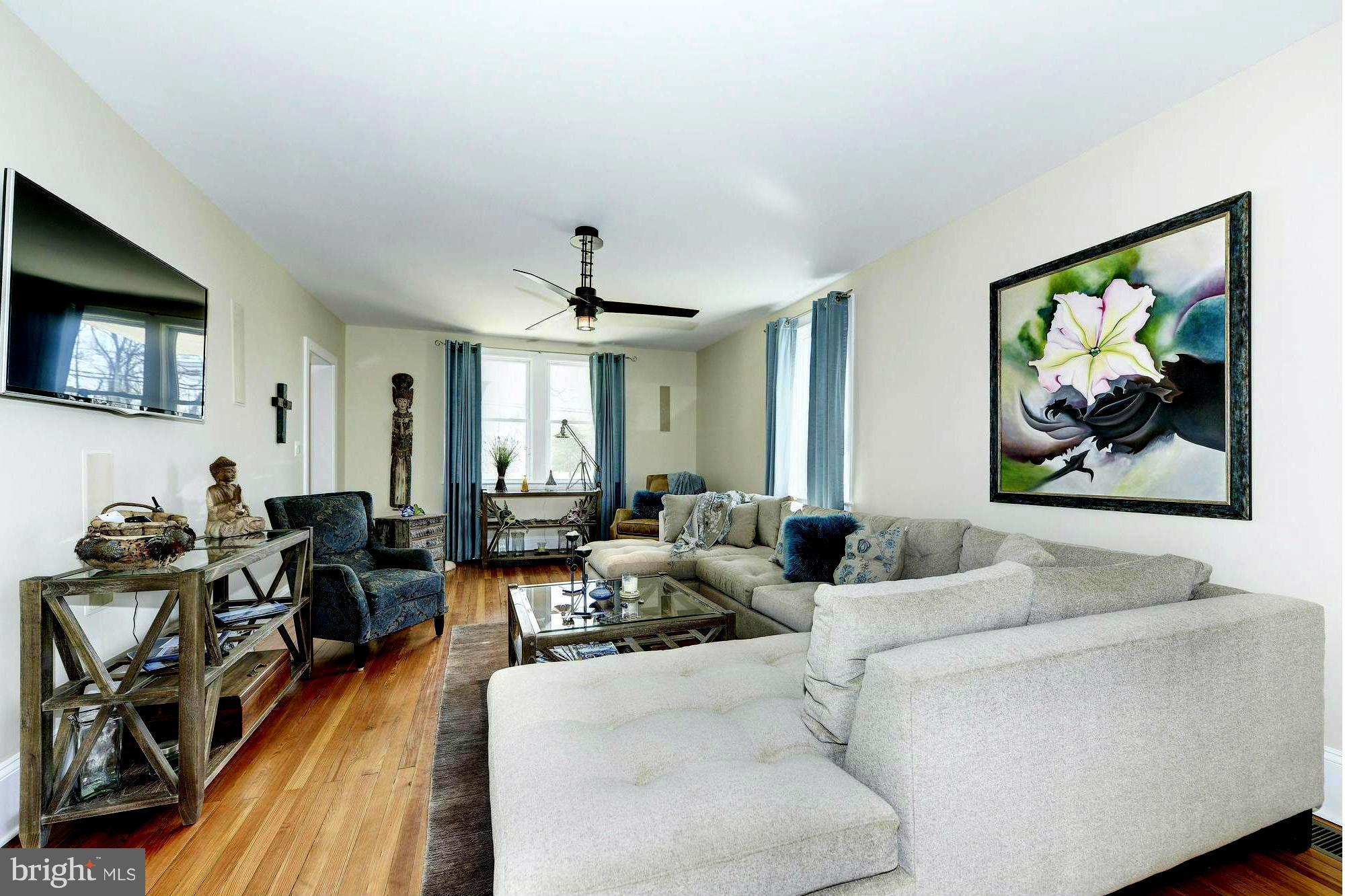 4048 Rectortown Road Marshall, VA 20115 - Photo 17 of 30 a living room with furniture and a flat screen tv