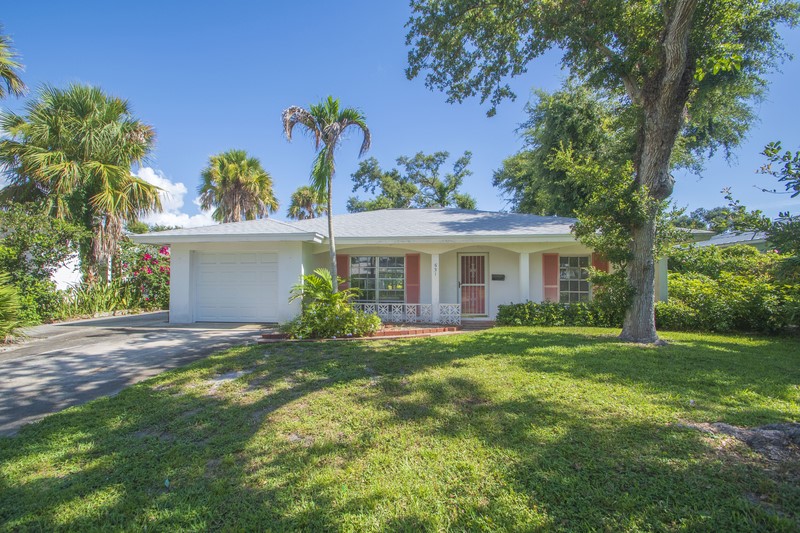 531 Cypress Road Vero Beach, FL 32963 - Photo 2 of 25