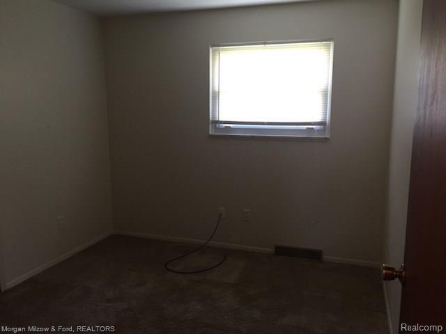 3536 Emmons Avenue Rochester, MI 48307 - Photo 8 of 15 thumb_IMG_0710_1024.jpg