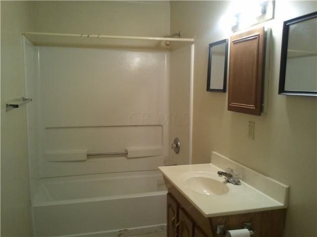 910 Derrer Road, Unit 12 Columbus, OH 43204 - Photo 4 of 6 Gallery Image 4