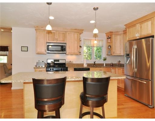 49 Old River Road Lincoln, RI 02865 - Photo 17 of 20 Kitchen.