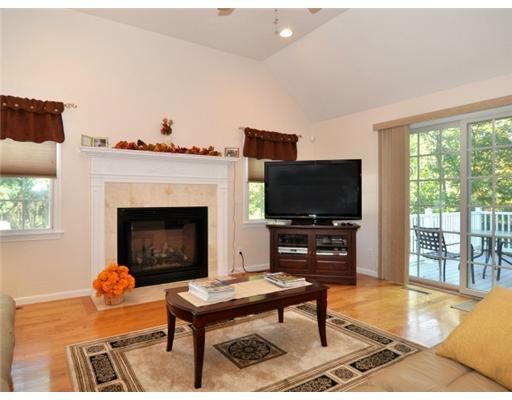 49 Old River Road Lincoln, RI 02865 - Photo 2 of 20 Living Room.