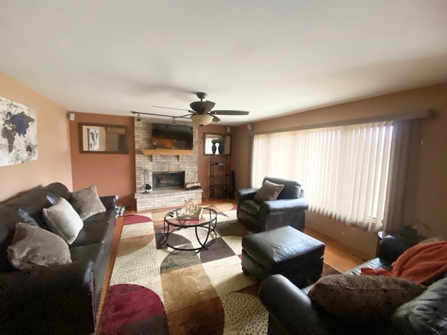 1702 Elm Street Spring Grove, IL 60081 - Photo 10 of 30 a living room with furniture and a window