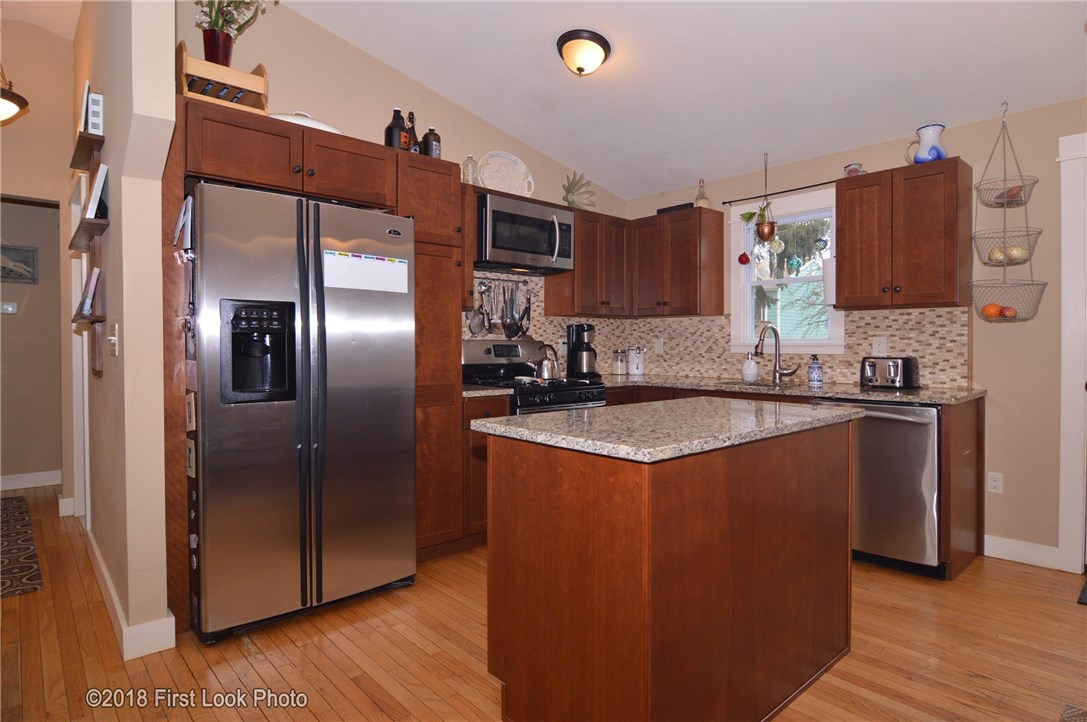 109 Mt View Road Narragansett, RI 02882 - Photo 7 of 29