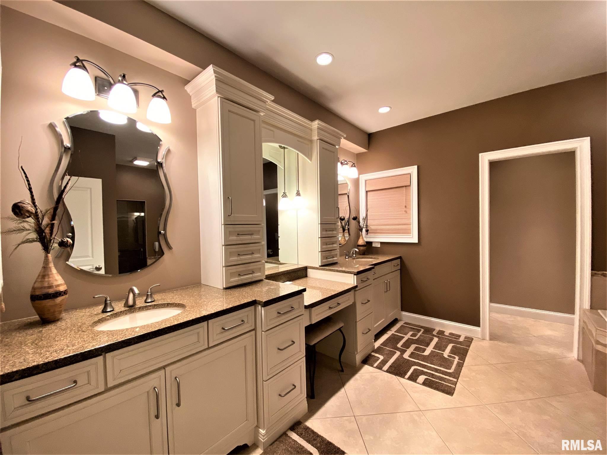 315 Harbor Point Place Springfield, IL 62712 - Photo 16 of 36 Gallery Image 16