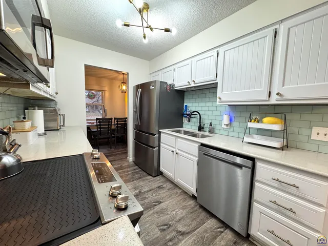 $239,500 | 907 Thompson Street, Emporia, KS 66801