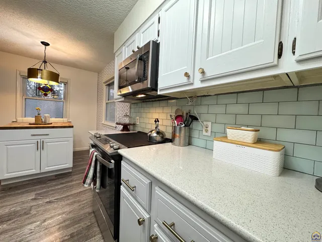 $239,500 | 907 Thompson Street, Emporia, KS 66801