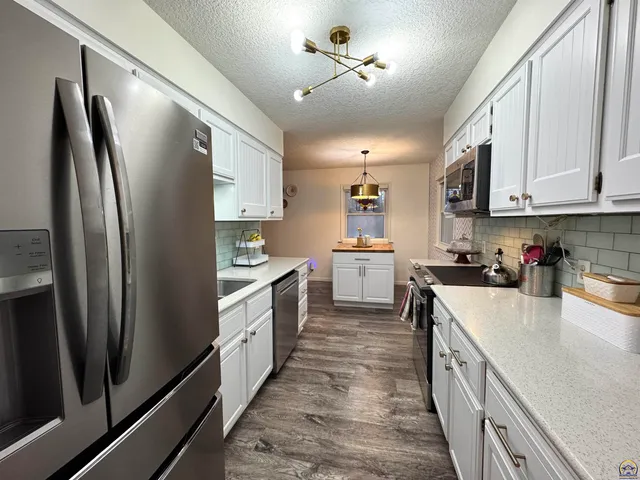 $239,500 | 907 Thompson Street, Emporia, KS 66801