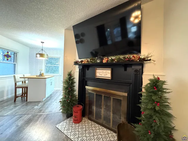 $239,500 | 907 Thompson Street, Emporia, KS 66801