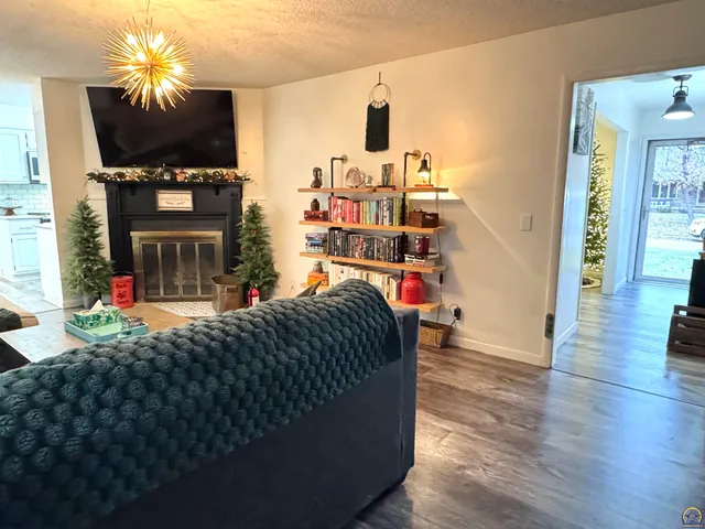 $239,500 | 907 Thompson Street, Emporia, KS 66801