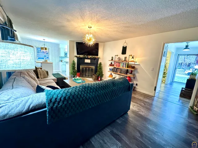 $239,500 | 907 Thompson Street, Emporia, KS 66801