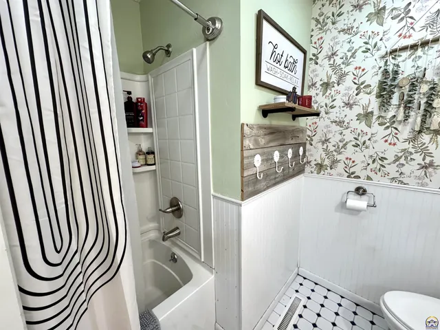 $239,500 | 907 Thompson Street, Emporia, KS 66801