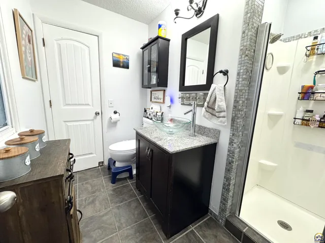 $239,500 | 907 Thompson Street, Emporia, KS 66801