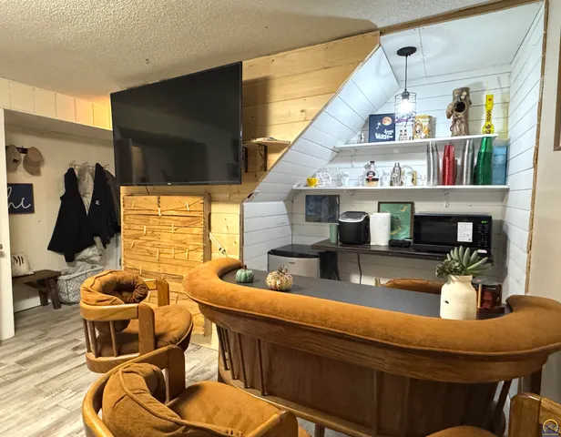 $239,500 | 907 Thompson Street, Emporia, KS 66801