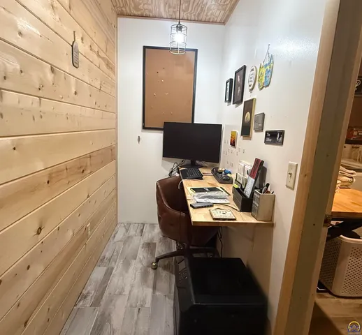 $239,500 | 907 Thompson Street, Emporia, KS 66801