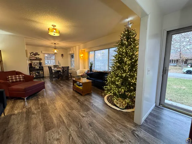 $239,500 | 907 Thompson Street, Emporia, KS 66801