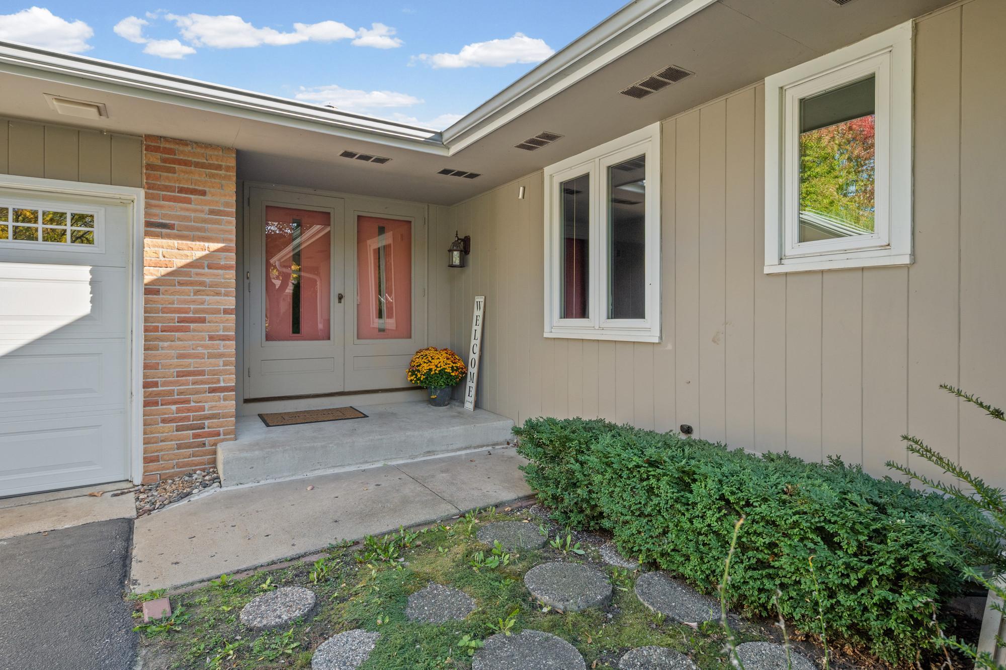 10243 Rich Road Bloomington, MN 55437 - Photo 5 of 48 Gallery Image 5