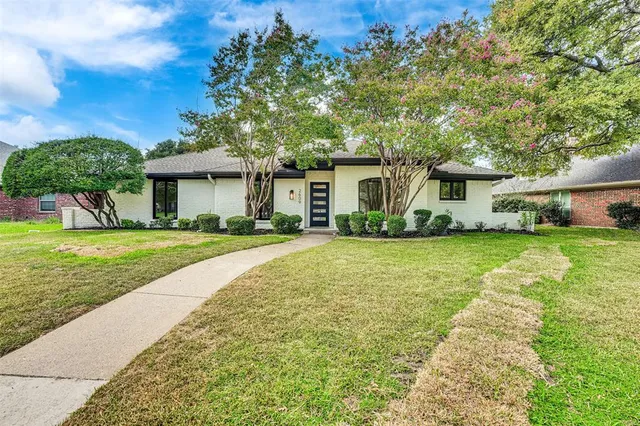 a front view of house with yard
