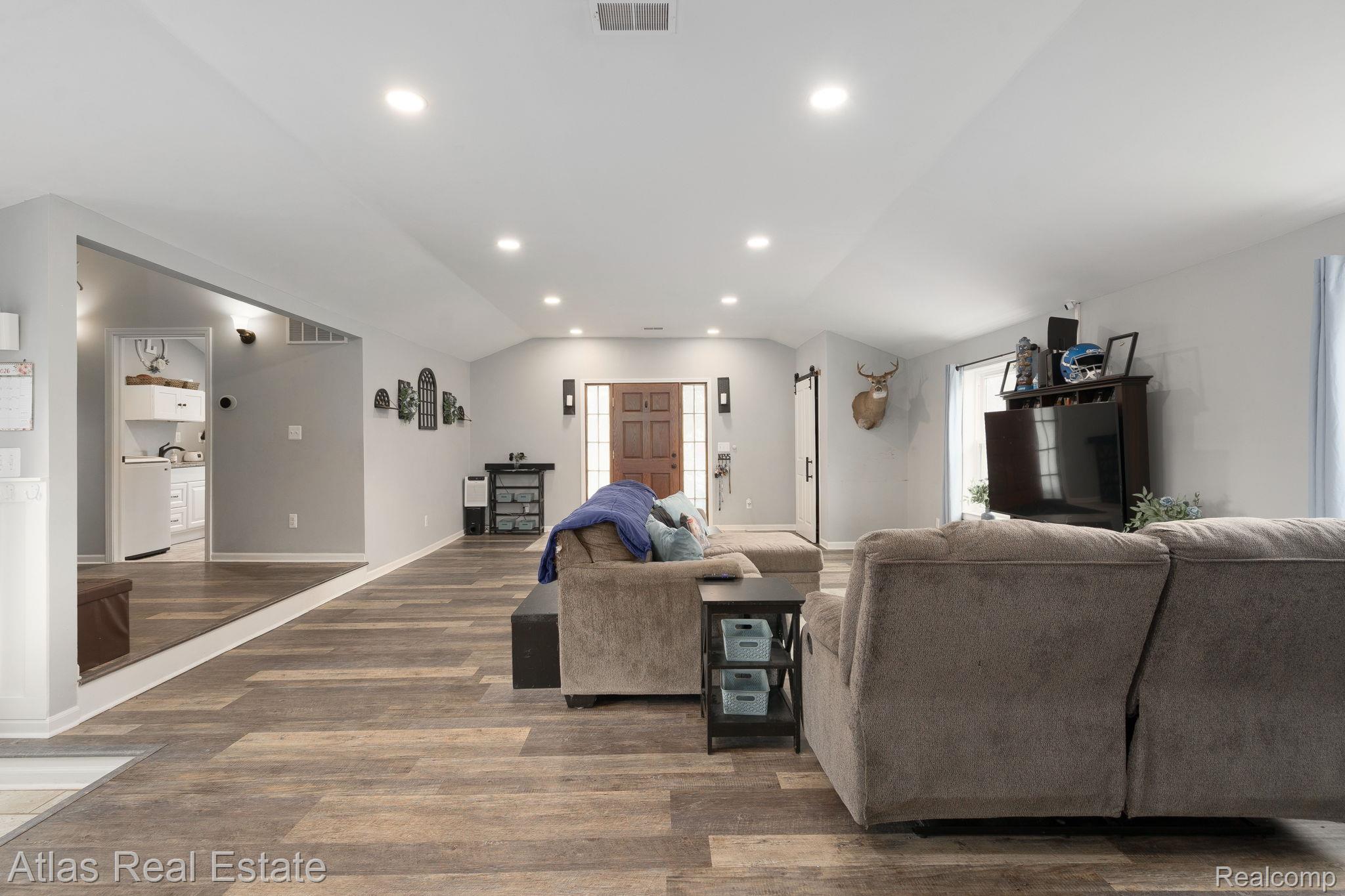 10025 Gd Blanc Road Gaines, MI 48436 - Photo 28 of 68 32-web-or-mls-Interiors (17 of 37).jpg