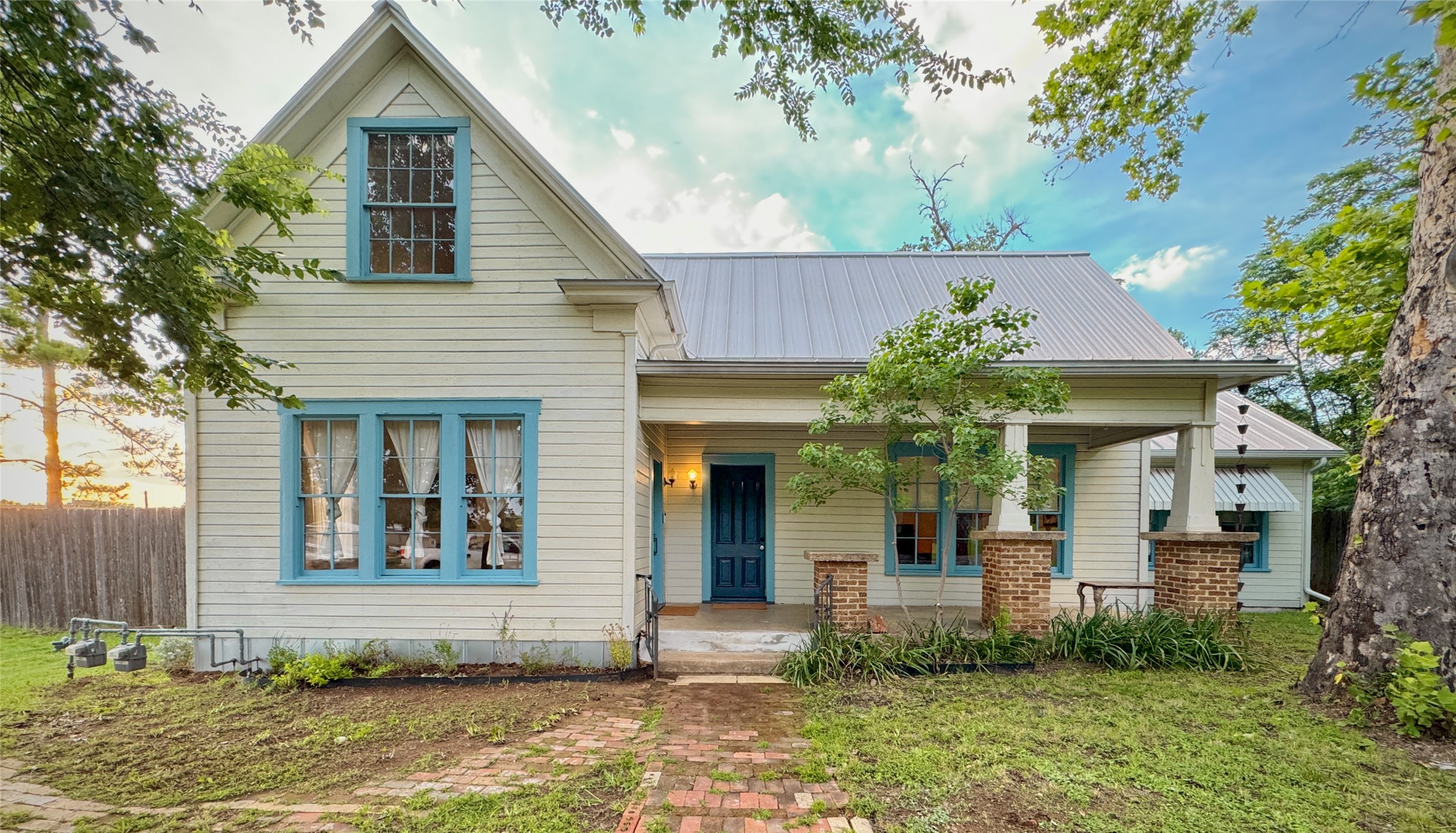 Welcome to 200 E Brenham St!