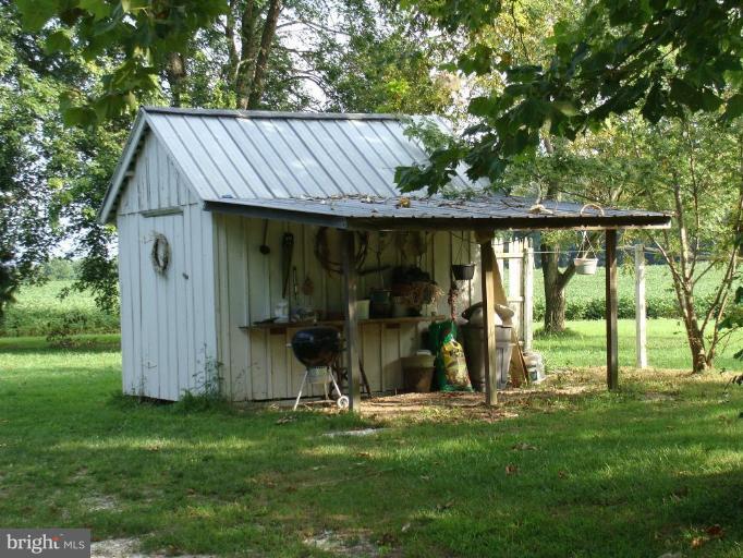 8847 New Bridge Road Denton, MD 21629 - Photo 3 of 10 Potting Shed