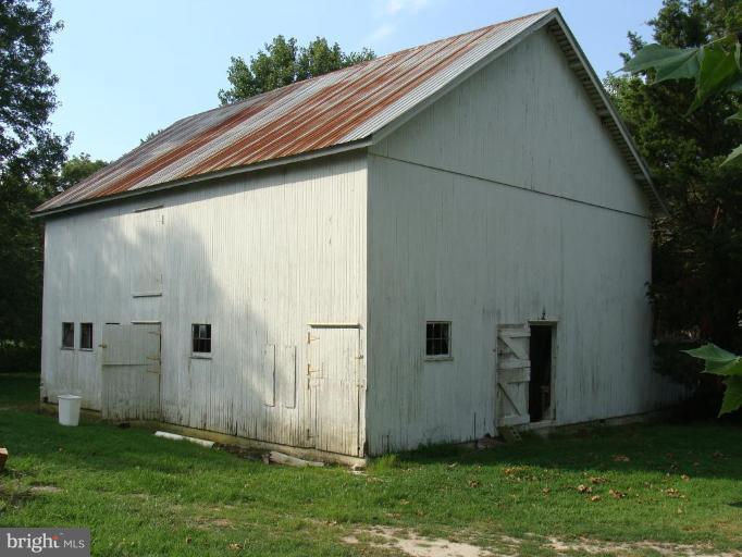 8847 New Bridge Road Denton, MD 21629 - Photo 5 of 10 Barn