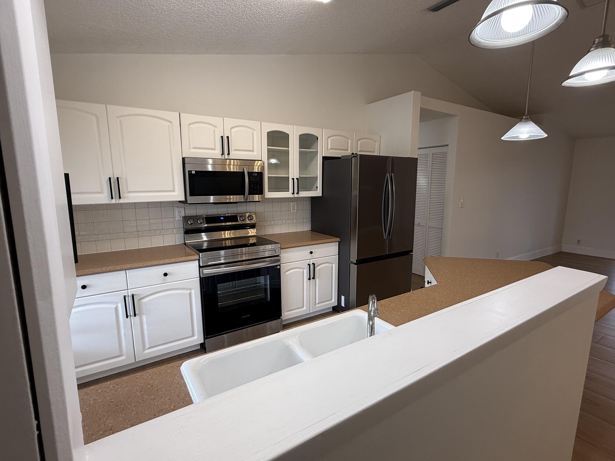 6249 Foster Street Jupiter, FL 33458 - Photo 6 of 25 Kitchen