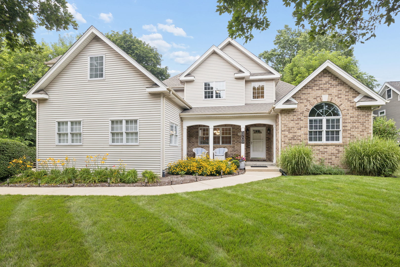 5709 Lenox Road Lisle, IL 60532 - Photo 1 of 46 Gallery Image 1