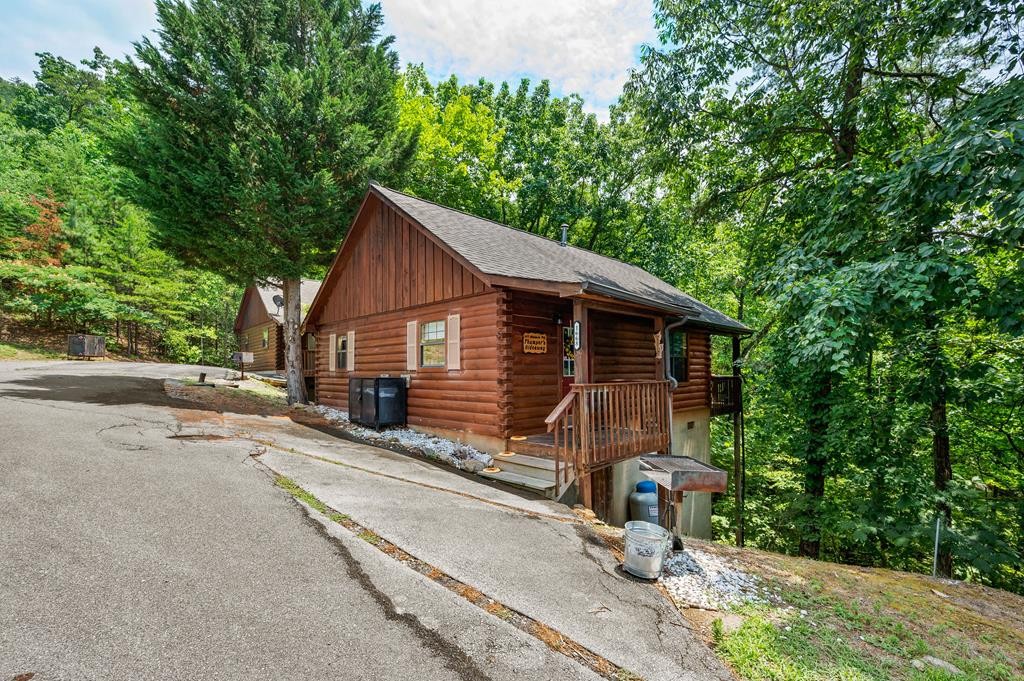 1668 Raccoon Den Way Sevierville, TN 37862 - Photo 1 of 18 Gallery Image 1