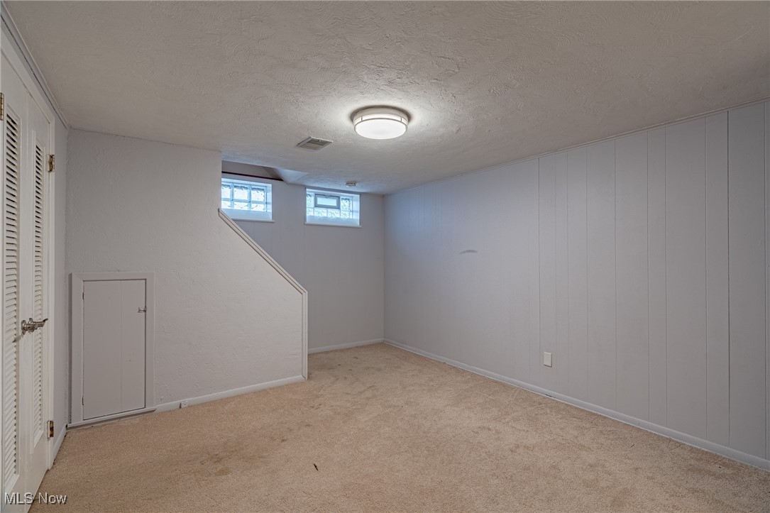 4092 Charlton Road Cleveland, OH 44121 - Photo 25 of 33 Gallery Image 25