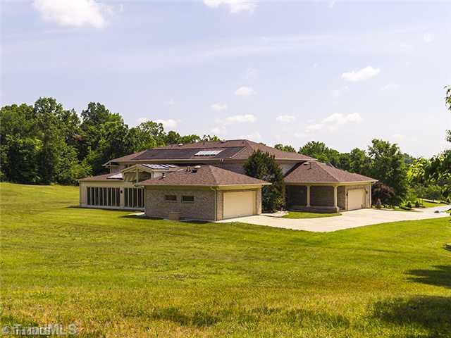 4249 Rock Bridge Road High Point, NC 27262 - Photo 14 of 16 Exterior Back.