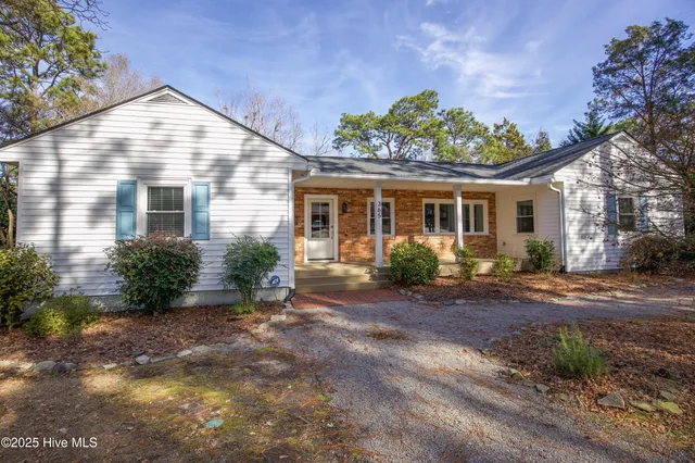 $2,500 | 365 East New Jersey Avenue, Southern Pines, NC 28387