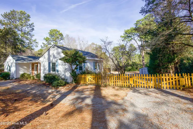 $2,500 | 365 East New Jersey Avenue, Southern Pines, NC 28387