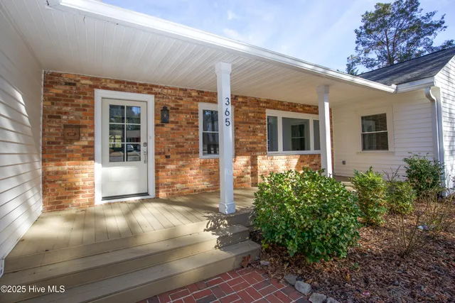 $2,500 | 365 East New Jersey Avenue, Southern Pines, NC 28387