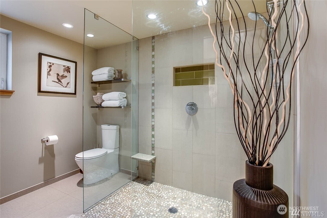 19605 Military Road South SeaTac, WA 98188 - Photo 20 of 40 a bathroom with a sink toilet and shower