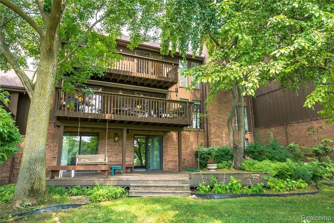 1855 Wingate Road Bloomfield Hills, MI 48302 - Photo 35 of 37 Exterior view of condo. Upper Balcony has a retractable awning for rain-or-shine entertaining.