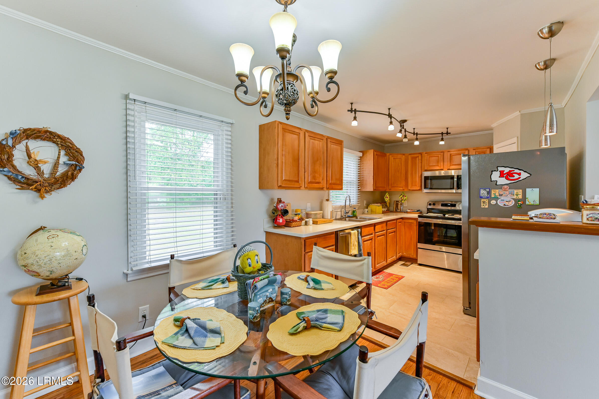 307 Burroughs Avenue Beaufort, SC 29902 - Photo 12 of 32 Dining/Kitchen