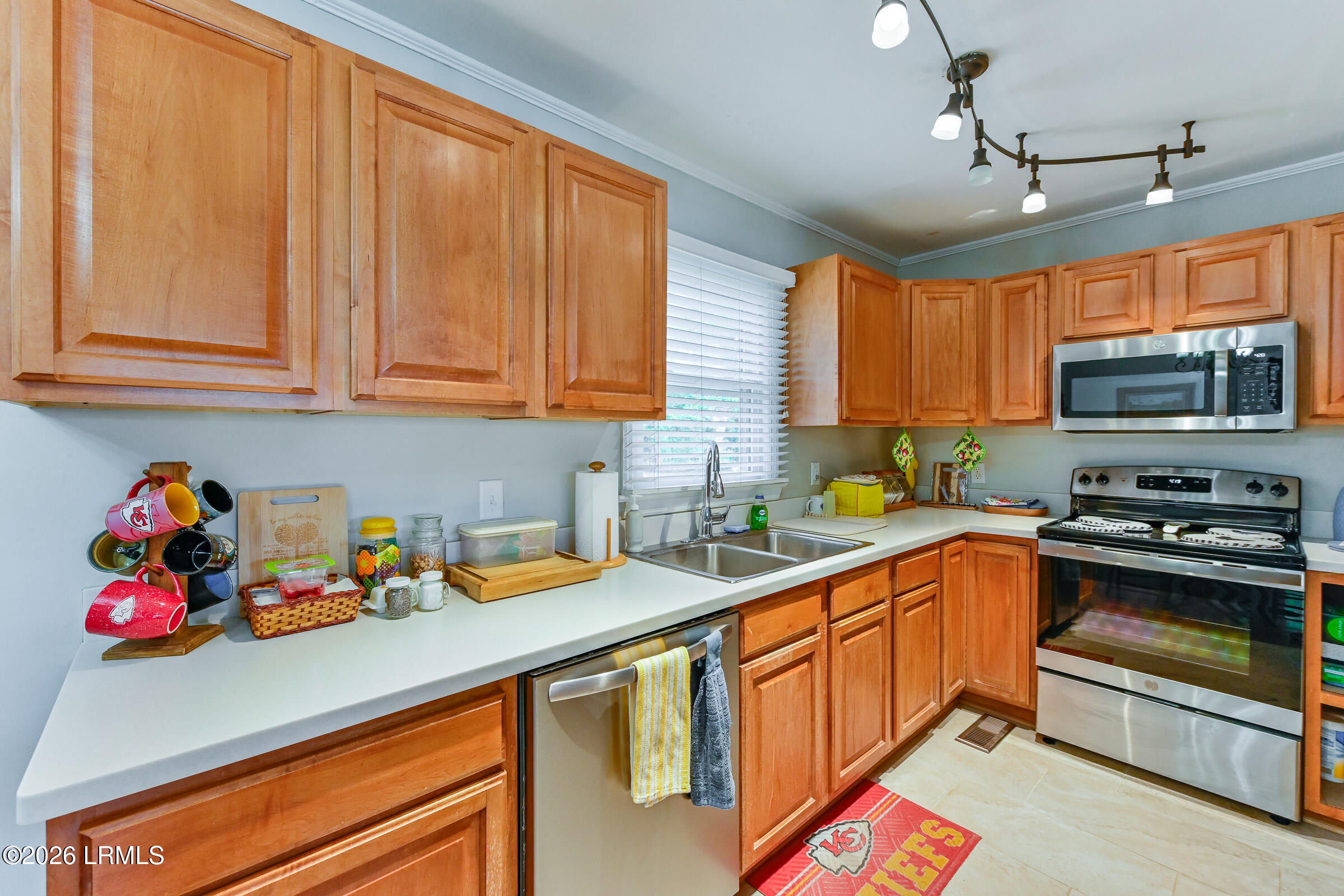 307 Burroughs Avenue Beaufort, SC 29902 - Photo 15 of 32 Dining - Kitchen
