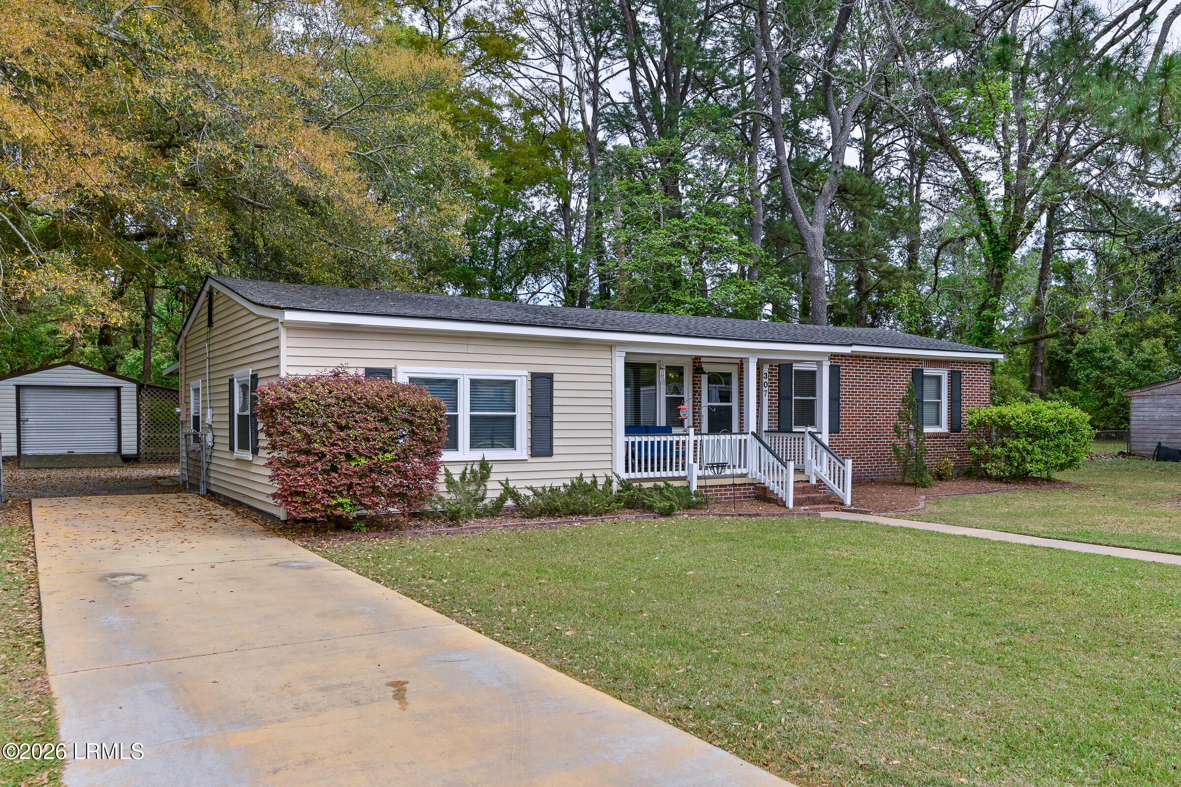 307 Burroughs Avenue Beaufort, SC 29902 - Photo 2 of 32 Front Left