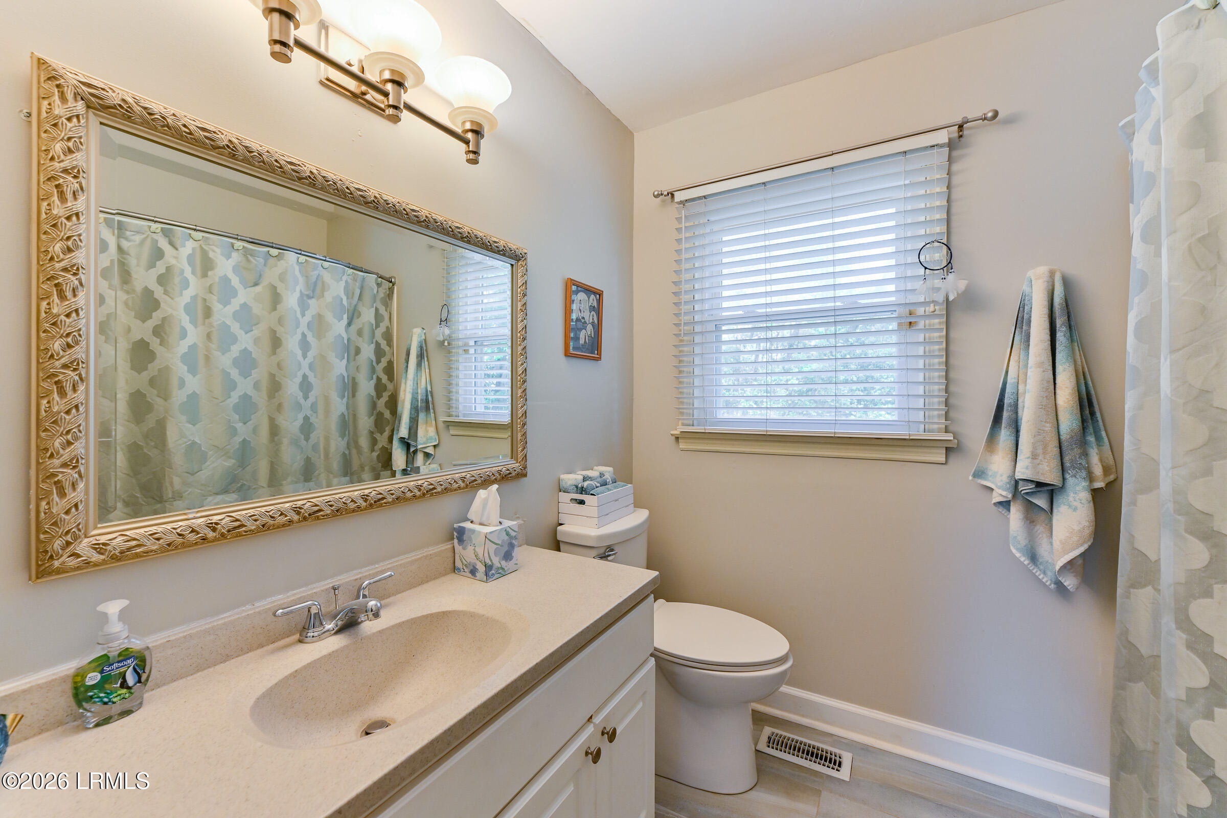 307 Burroughs Avenue Beaufort, SC 29902 - Photo 22 of 32 Hall bathroom