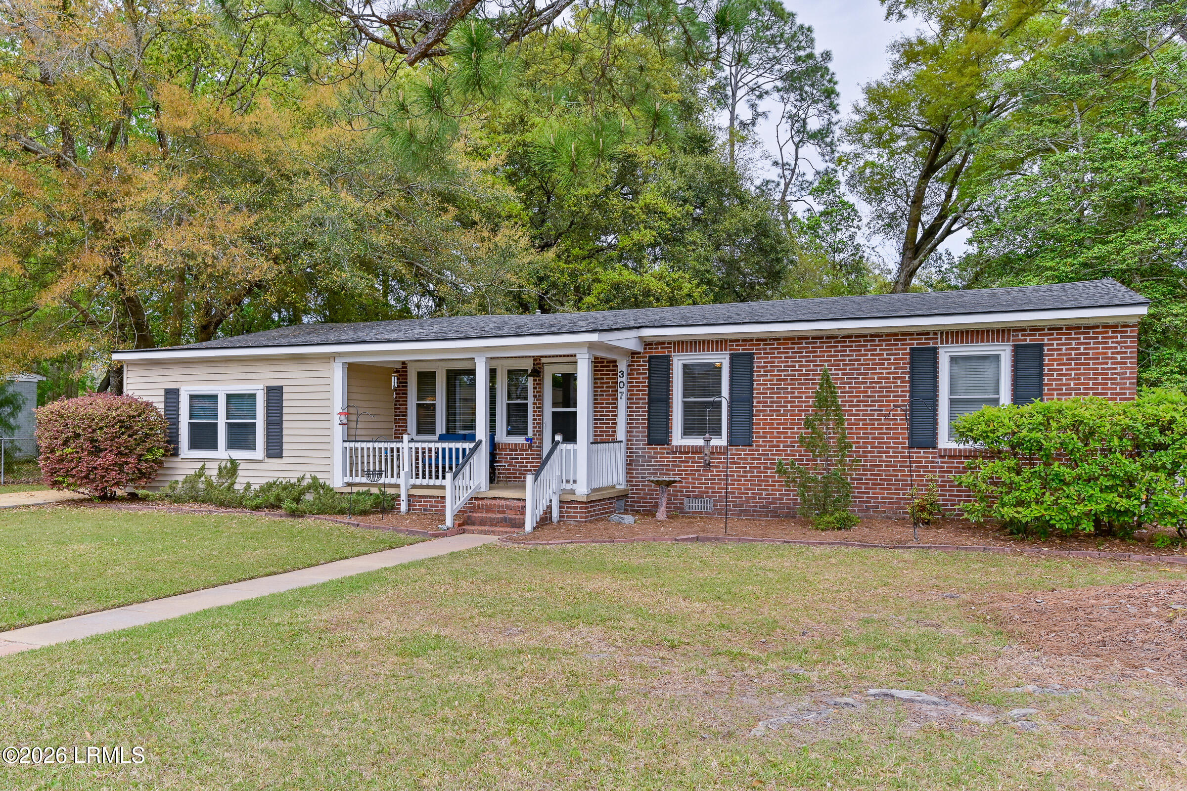 307 Burroughs Avenue Beaufort, SC 29902 - Photo 3 of 32 Front