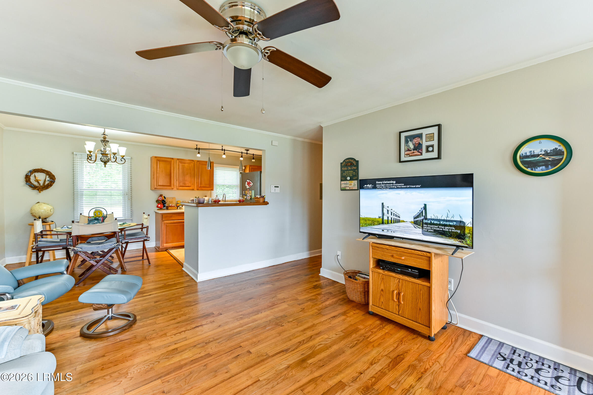 307 Burroughs Avenue Beaufort, SC 29902 - Photo 10 of 32 Living/ kitchen