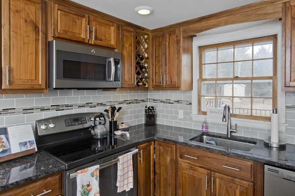 469 Montgomery Road Westfield, MA 01085 - Photo 14 of 26 Gallery Image 14