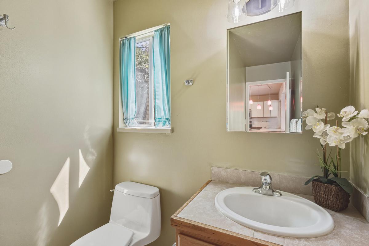 77-6484 Ono Road Kailua-Kona, HI 96740 - Photo 25 of 29 a bathroom with a toilet a sink and mirror
